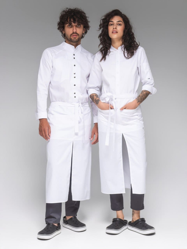 Long lump-free apron with a slit