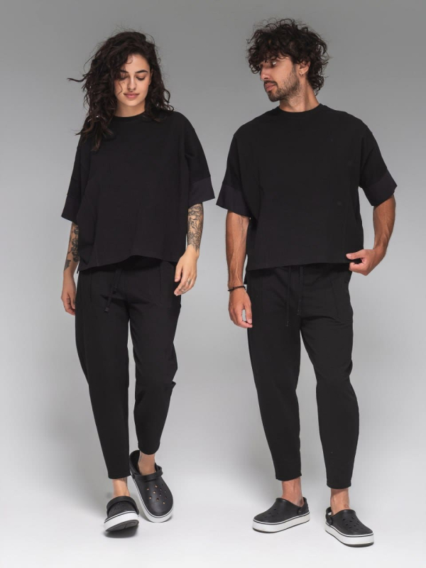 Unisex oversized T-shirt with a pleat on the back